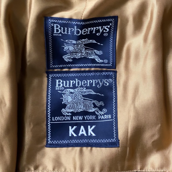 Burberry’s “Burberry” Trench Coat 🧥 - Picture 9 of 15